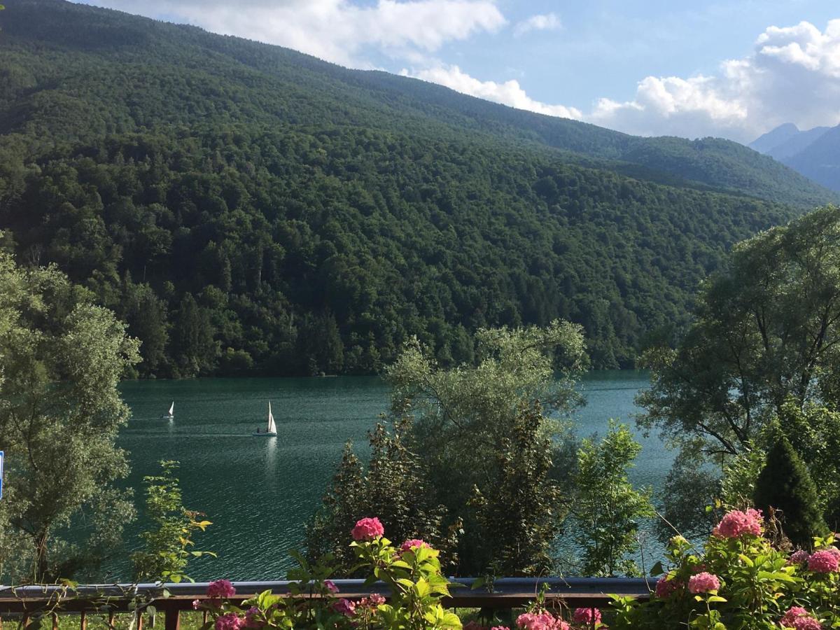 Casa A Schiera Fronte Lago Con Giardino Barcis Extérieur photo